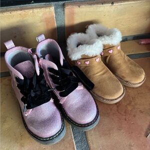 Toddler boots size 9 in excellent condition.